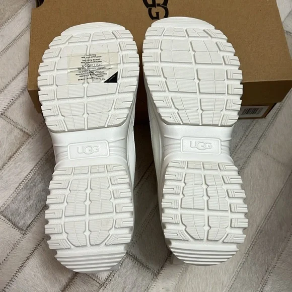 Ugg woman’s booties - Picture 4 of 10